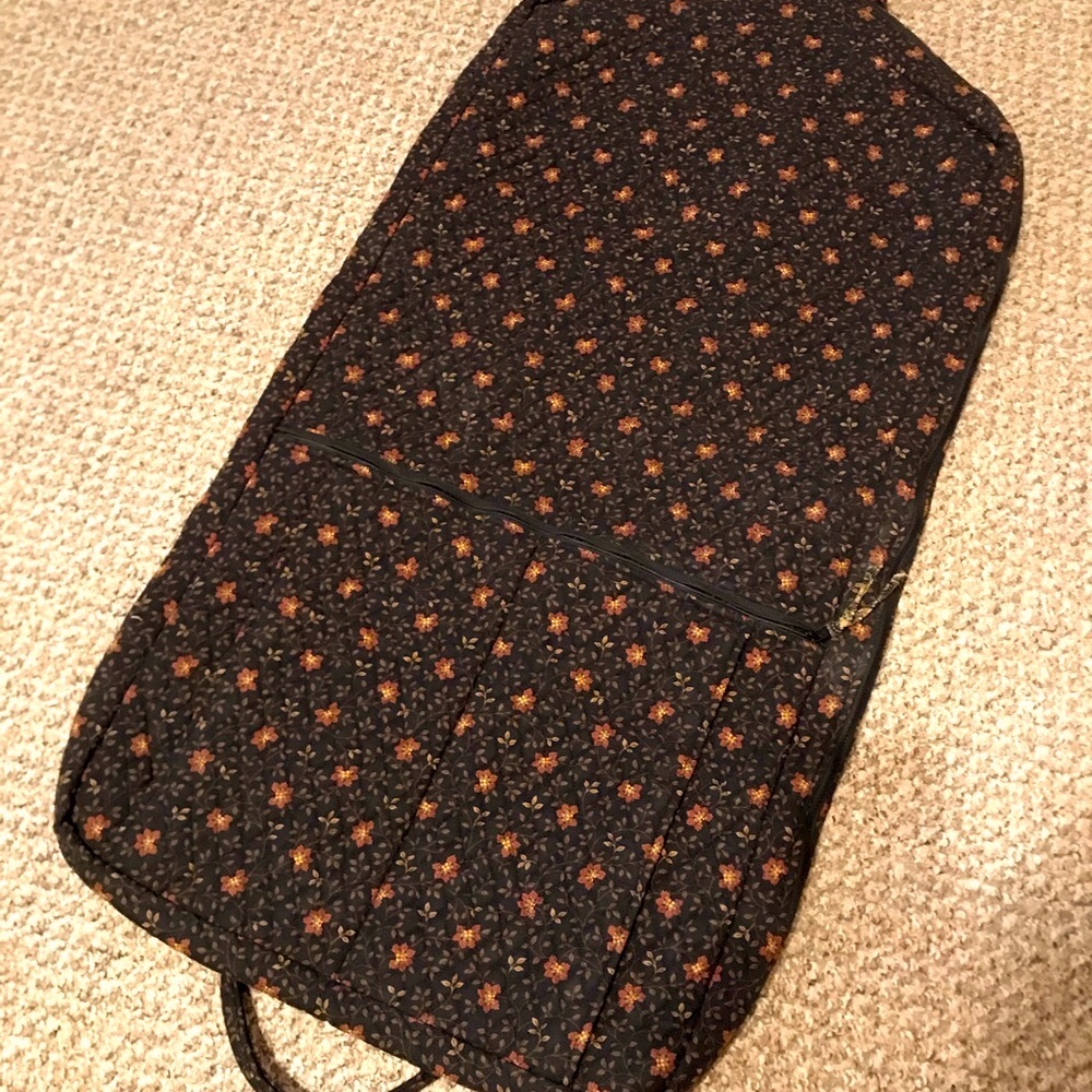 Vera Bradley Fabric Garment Bag luggage with Flowered Designs & zipper pockets - Picture 2 of 9